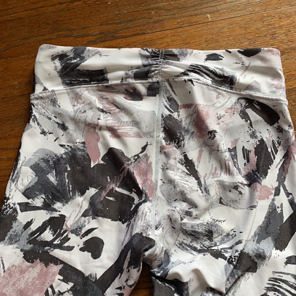 Calvin Klein Performance Abstract Flower Patterned Leggings - Picture 6 of 9